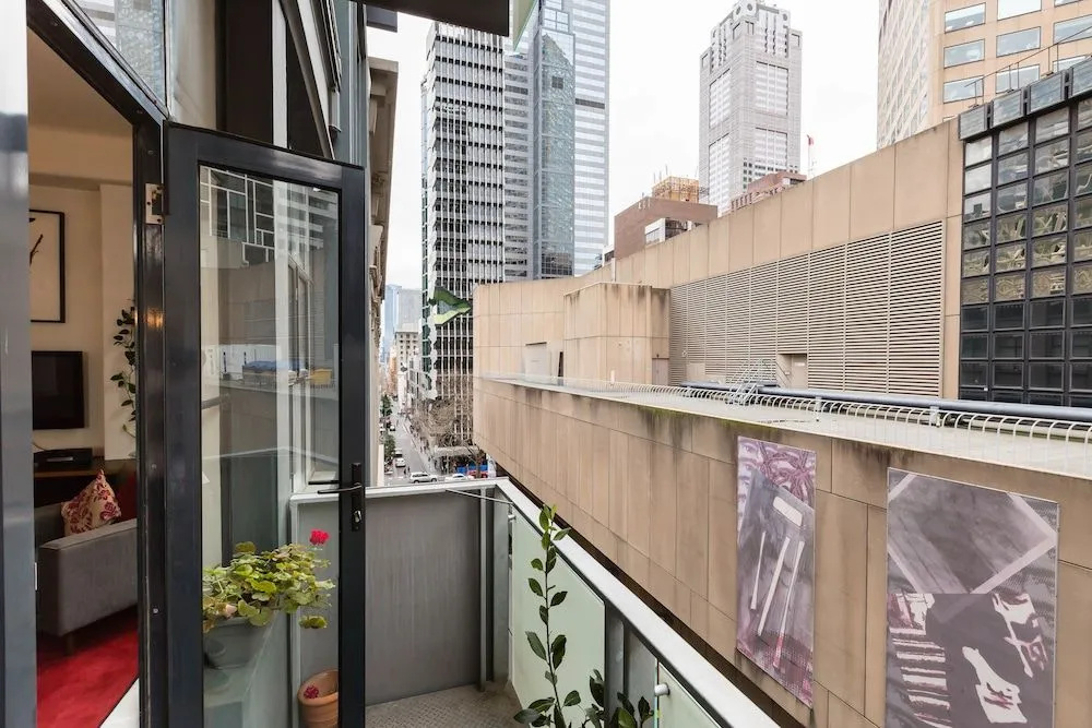 CYNTHIA, 2BDR Melbourne Apartment