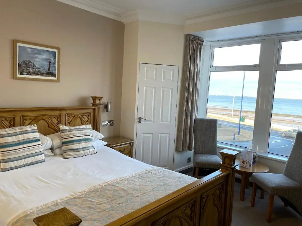 Deluxe Double room with sea view (full double bed)