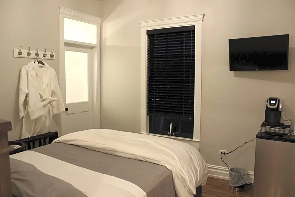 Standard Double room with balcony (full double bed)