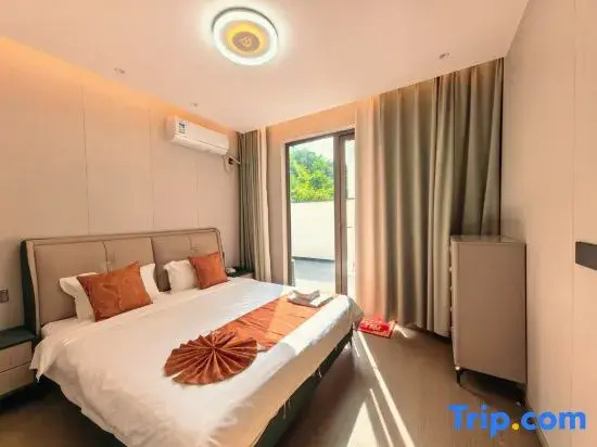 2 Bedrooms Villa