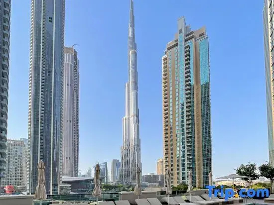 bnbme | Luxury Apt | Pool w/ Burj Khalifa Views