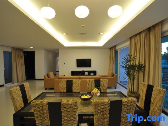 The Palms, Kamala Beach