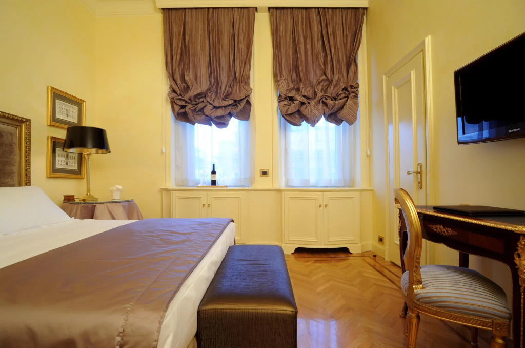 Executive Double room (full double bed)
