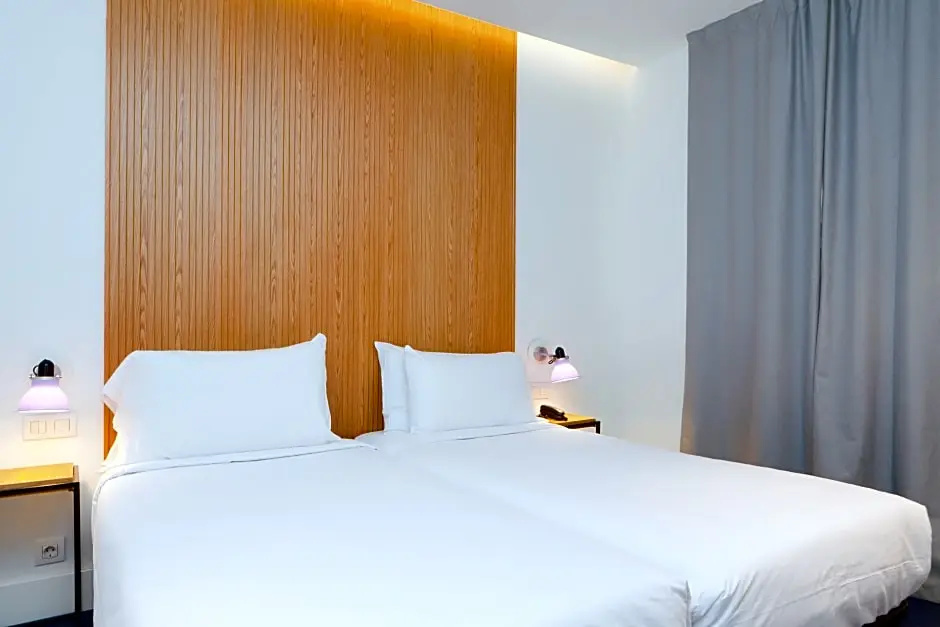 Double room (full double bed)