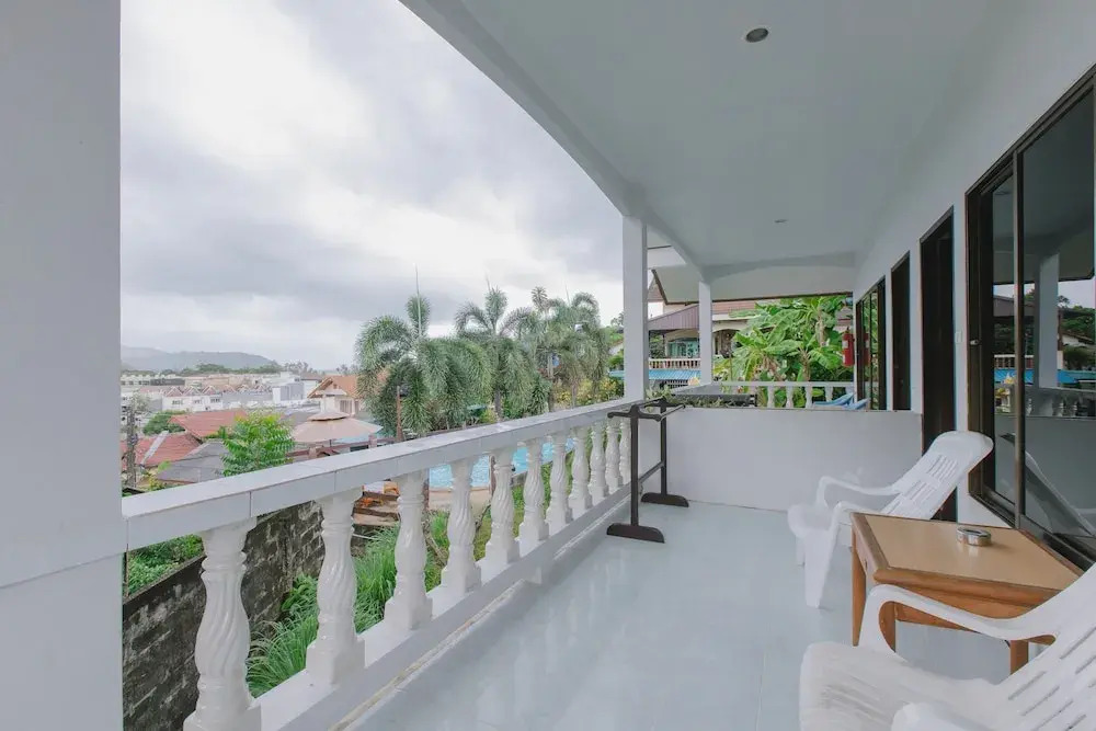 Бунгало с балконом в Kataonsea Bungalows