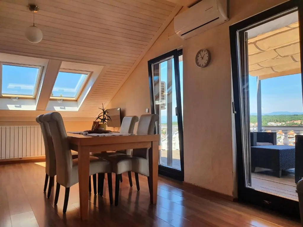 2 Bedrooms Comfort Apartment with balcony and with sea view