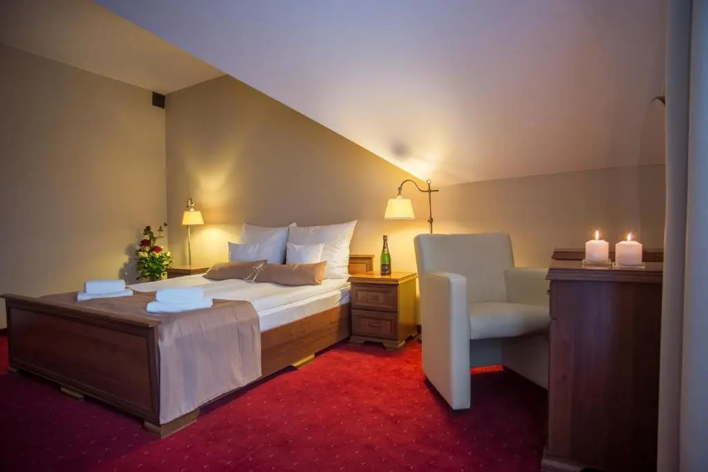 Deluxe Double room (full double bed)