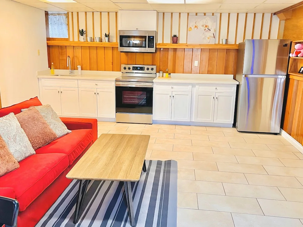 ART House Burnaby Two Bedrooms Suite - фото 11