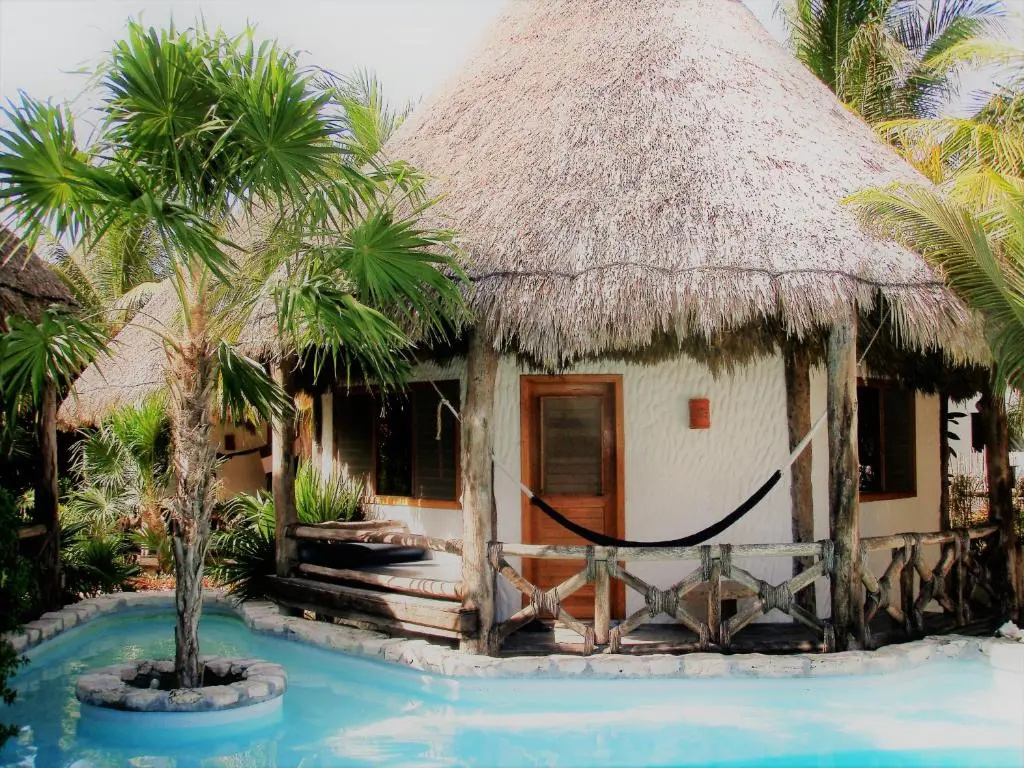 Bungalow with pool view