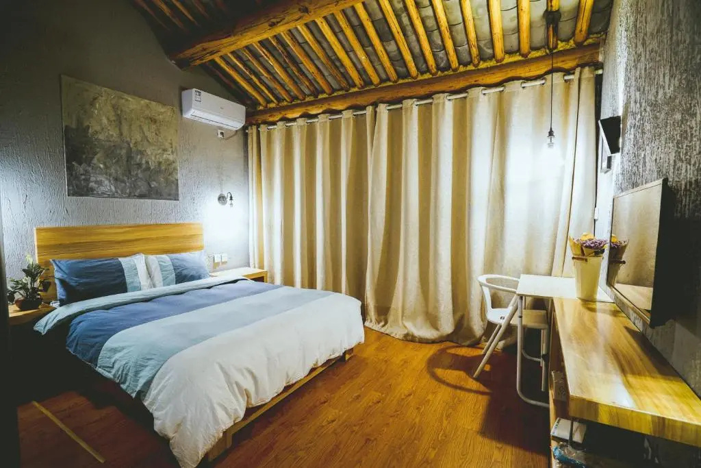 Standard Double room with mountain view (full double bed)