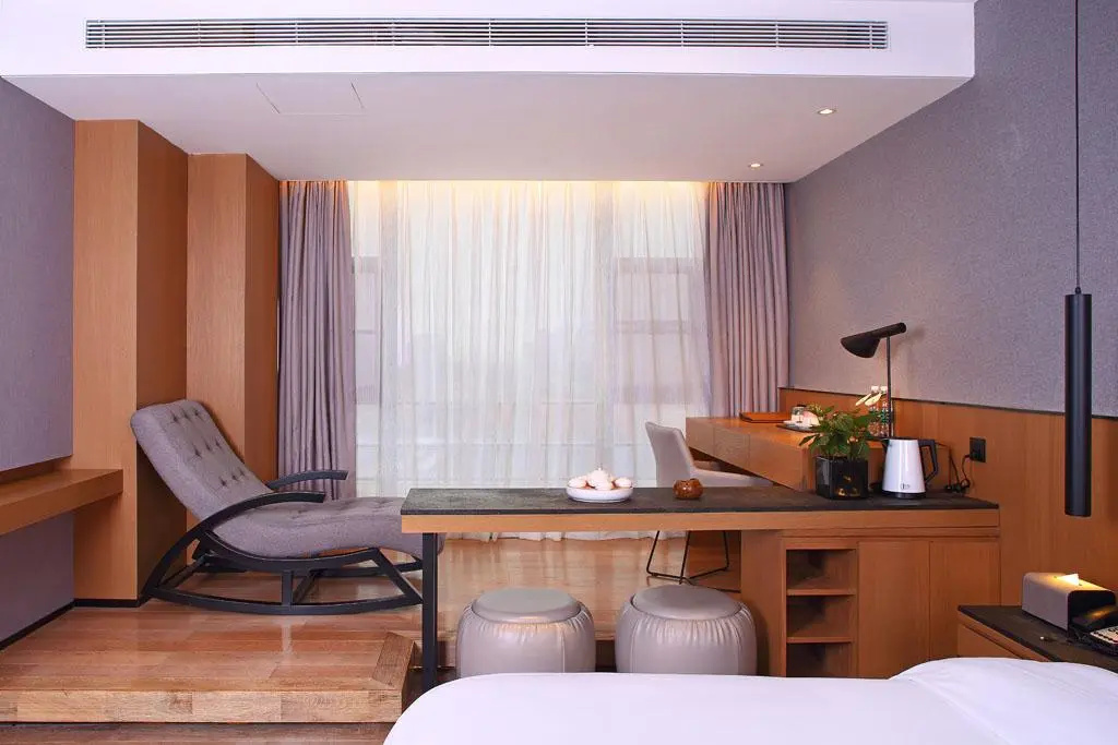 Business Double room (full double bed)