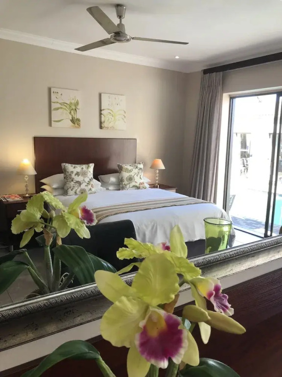 Luxury Double room with pool view full double bed