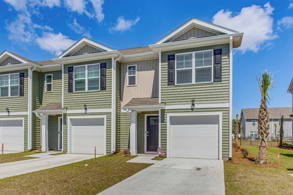 2 Mi to Sea & Sand! Modern New Build in Surfside