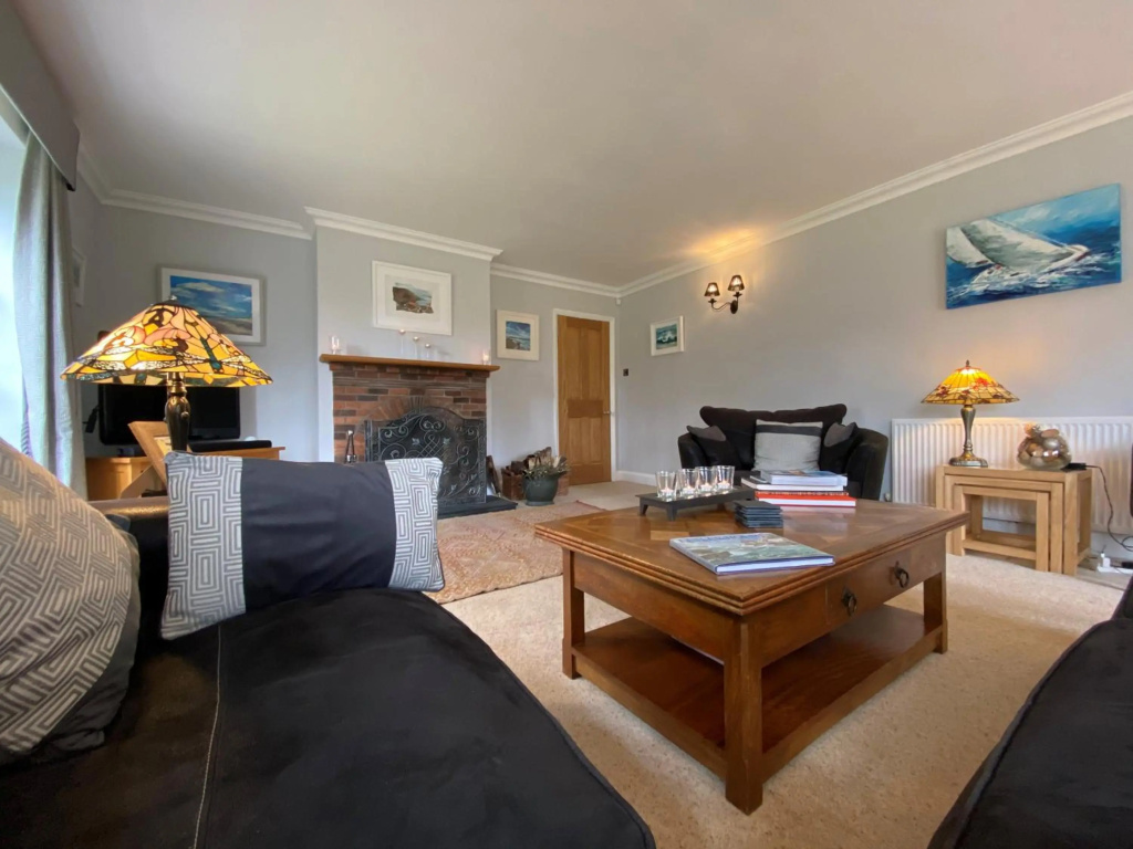 Lovely Family home with Beautiful Large gardens dog friendly