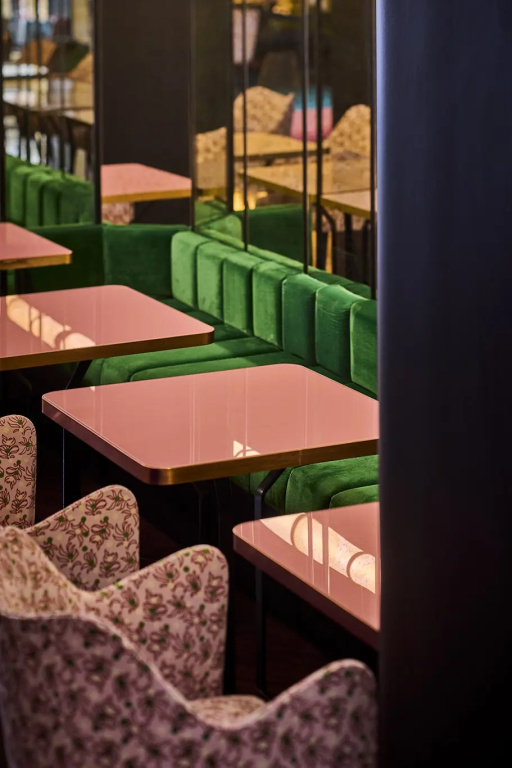 Hôtel du Rond-Point des Champs-Élysées 10