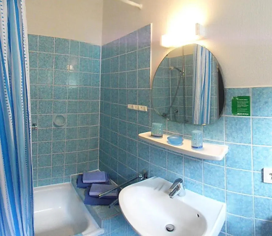 Standard Double room with balcony (full double bed)