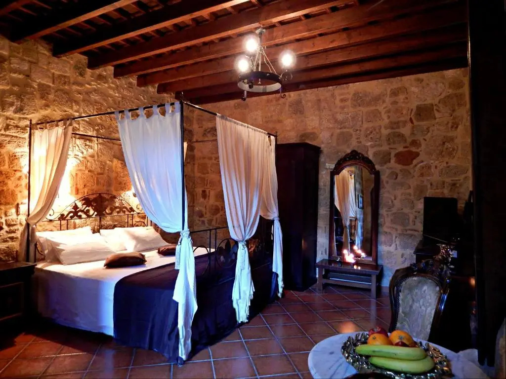 S. Nikolis Historic Boutique Hotel - Chambres