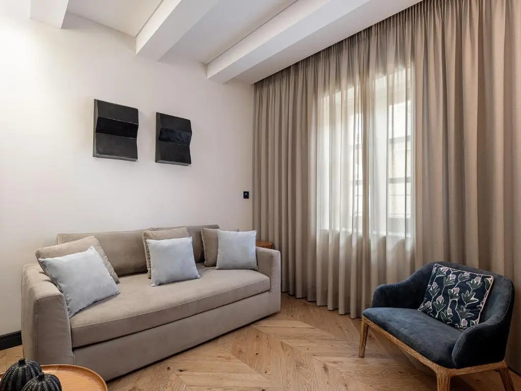 Deluxe Double Suite (full double bed)