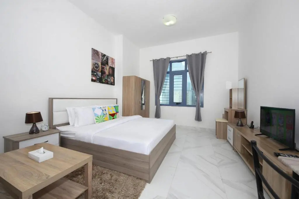 Signature Holiday Homes - Furnished Studio in Palace Tower 2, Silicon Oasis — фото