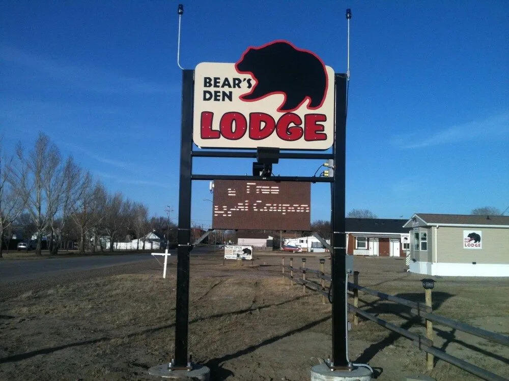 Bear's Den Lodge