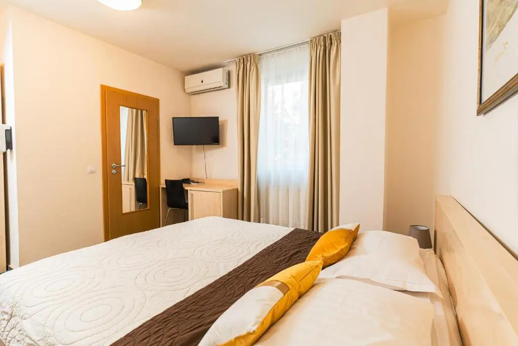 Standard Double room (full double bed)