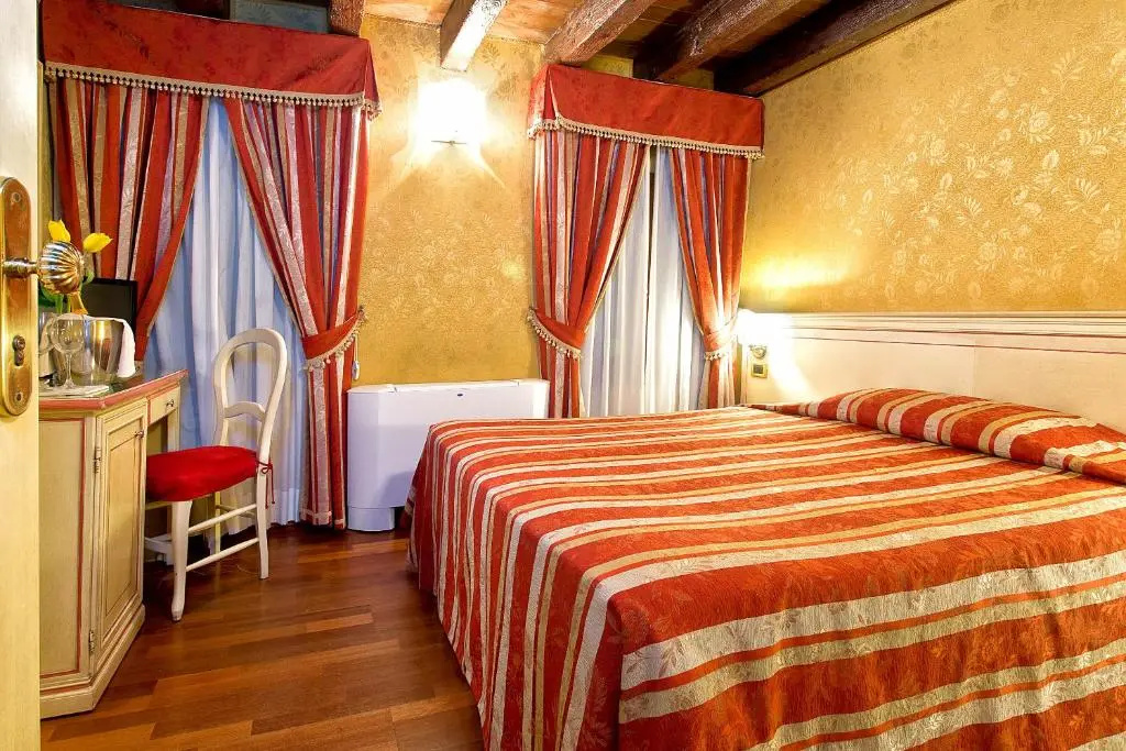 Classic Double room (full double bed)