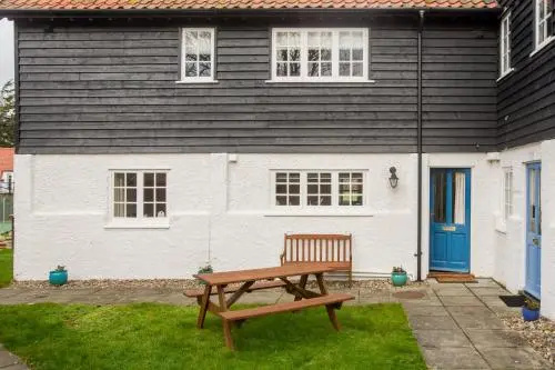 2 Ogilvie Lodge