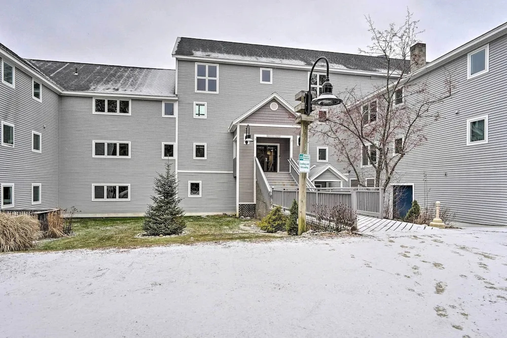 Cozy Ski-in/ski-out Condo on Magic Mountain