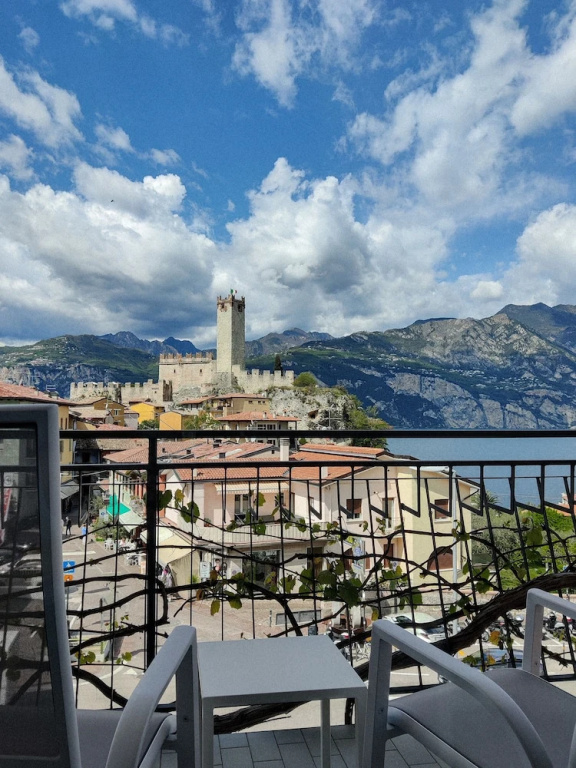 Comfort Double room with balcony and with lake view (full double bed)