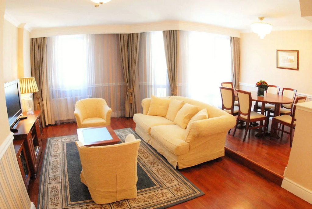 Queen's Court Hotel & Residence - Général