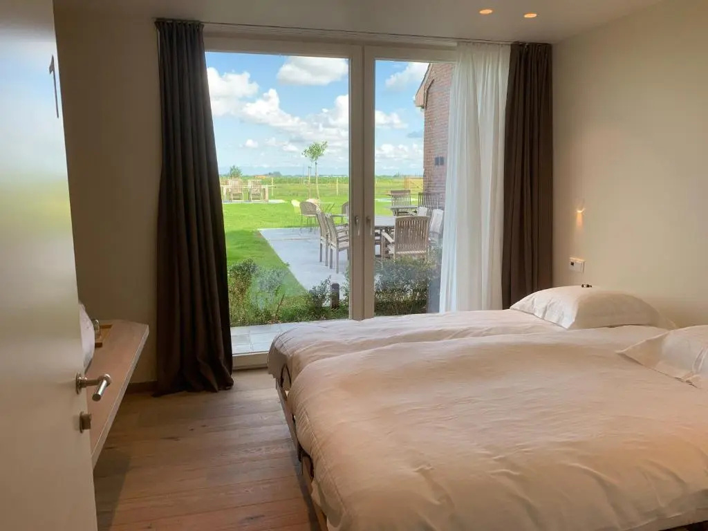 Deluxe Double room (full double bed)