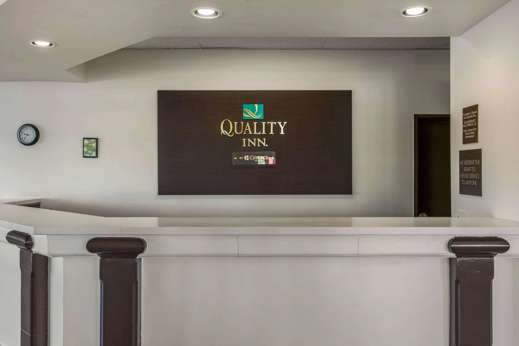 Lobby & Reception