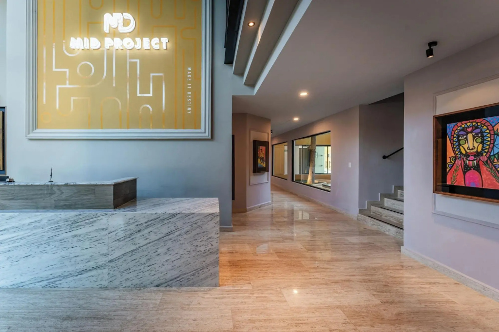 Lobby & Reception