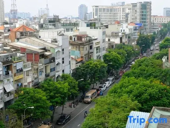 Memories Stay Nguyen Cu Trinh - Steps to Bui Vien Nightlife