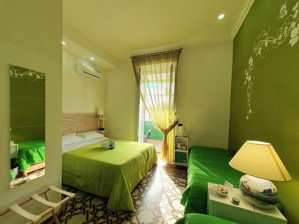 Classic Quadruple room with balcony
