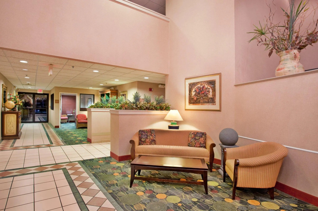 Holiday Inn Express & Suites Batesville by IHG - фото 2