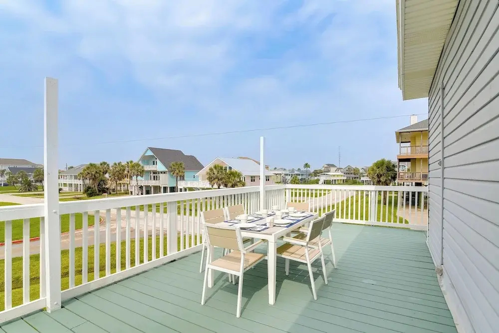 1 Block to Beach: Family Retreat in Galveston!