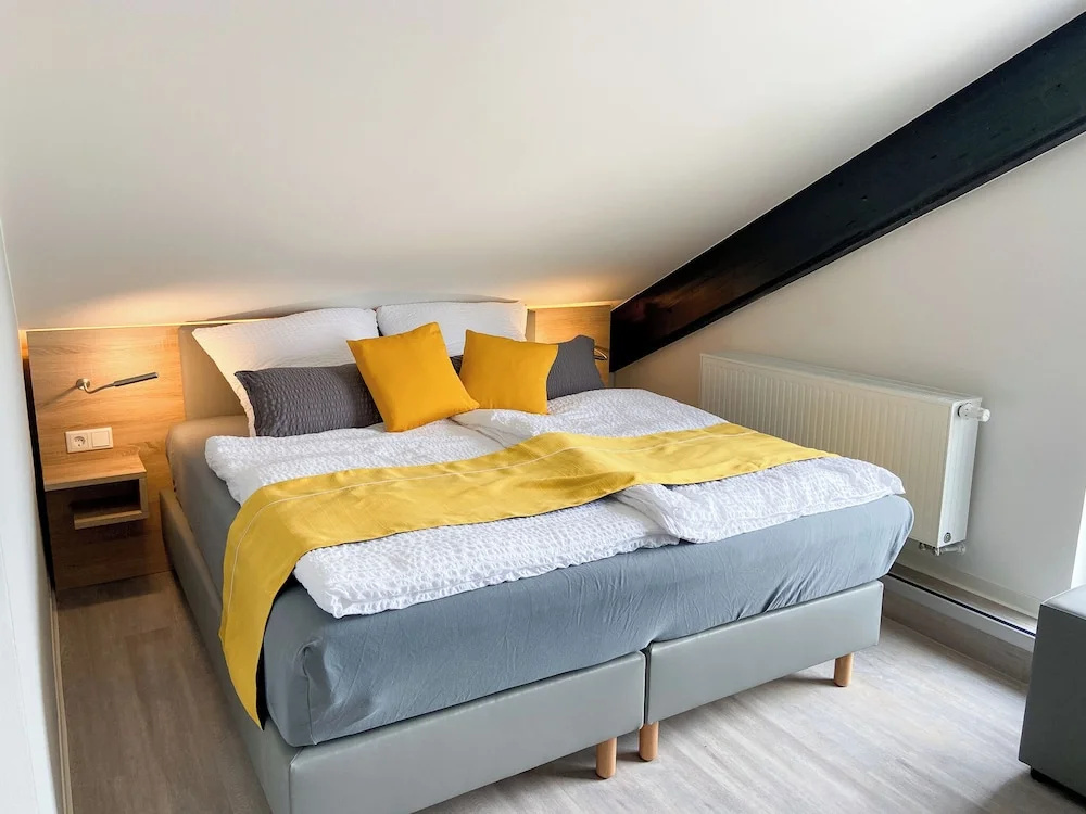 Classic Double room (full double bed)