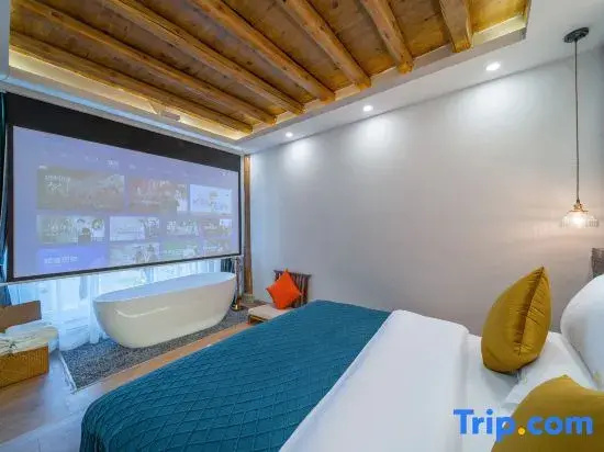 Standard Double room with courtyard view (full double bed)