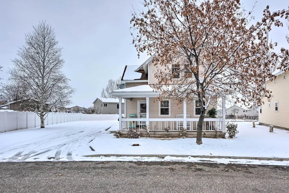 Family-friendly Logan Farmhouse w/ Yard & Near USU