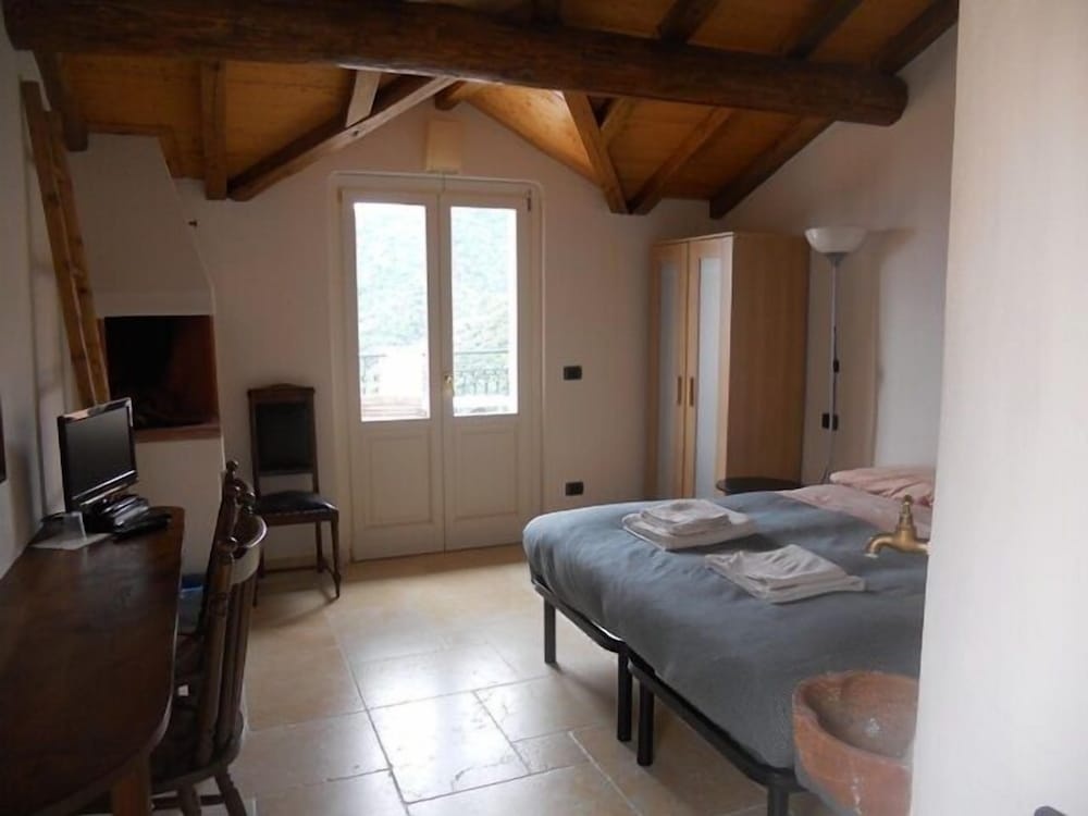 Superior Double room with balcony (full double bed)