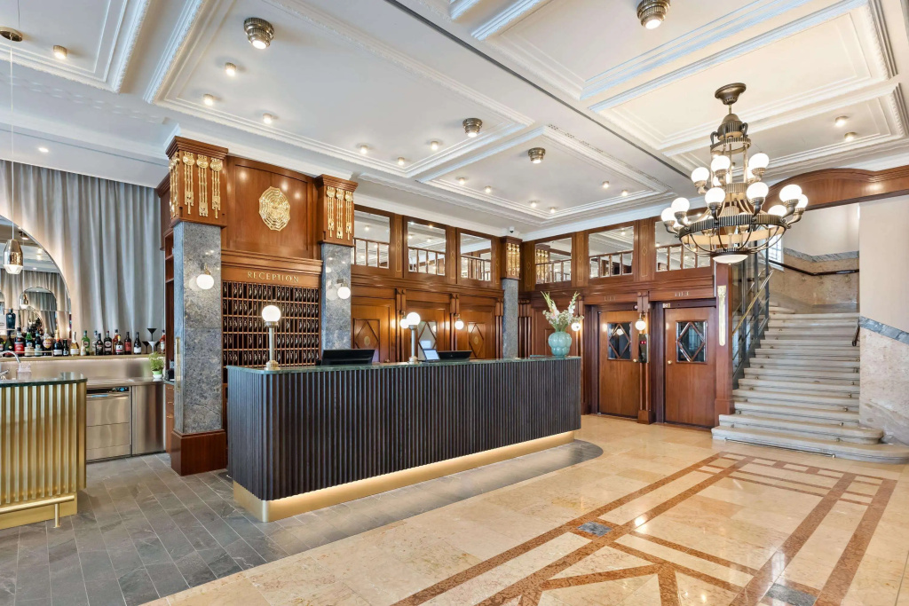 Lobby & Reception
