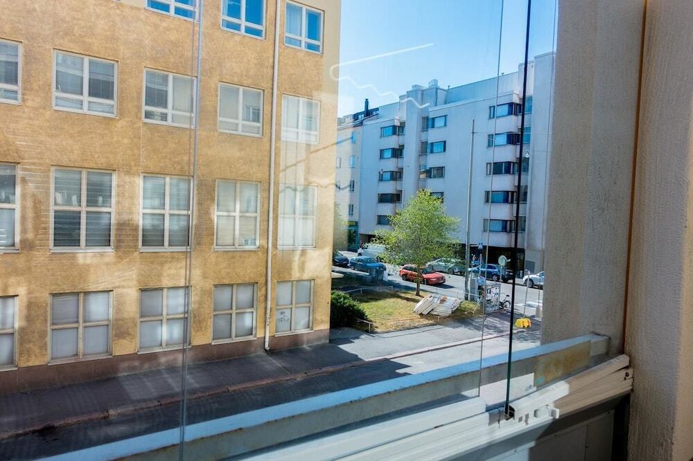 Отель Wehost Abrahaminkatu 9 в Хельсинки