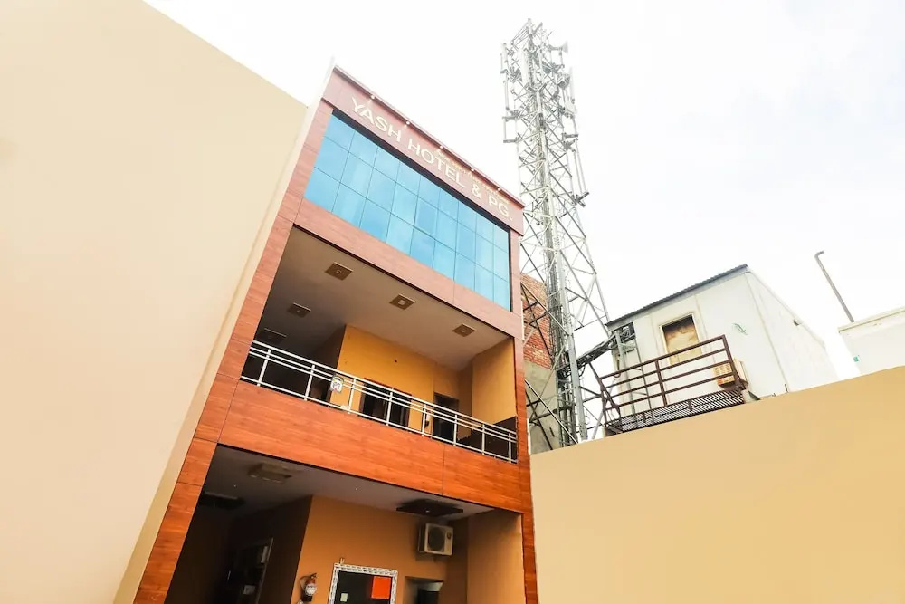 Spot On 62209 Yash Hotel
