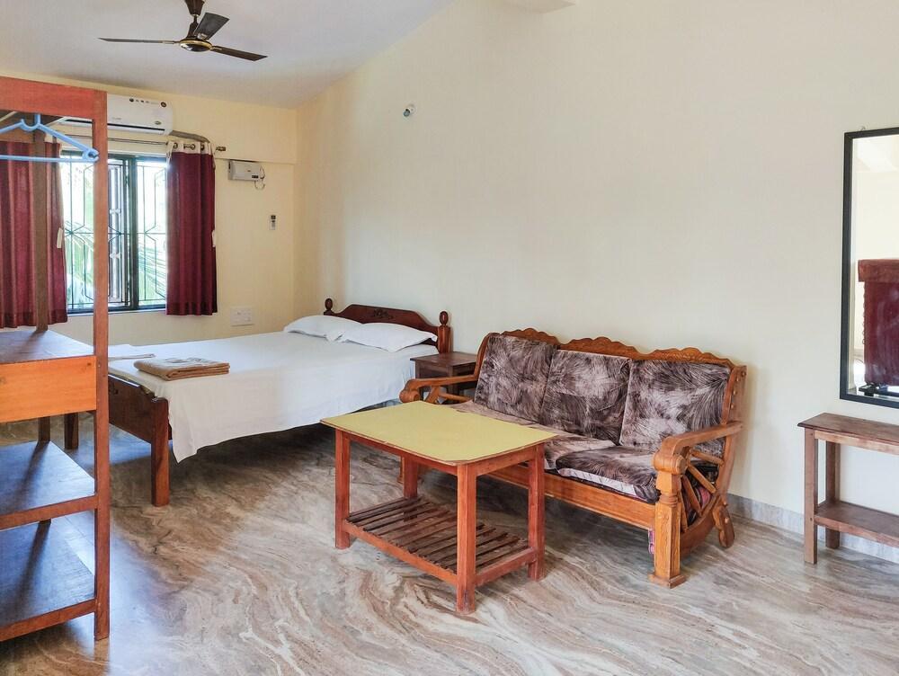Morjim Sunset Guesthouse