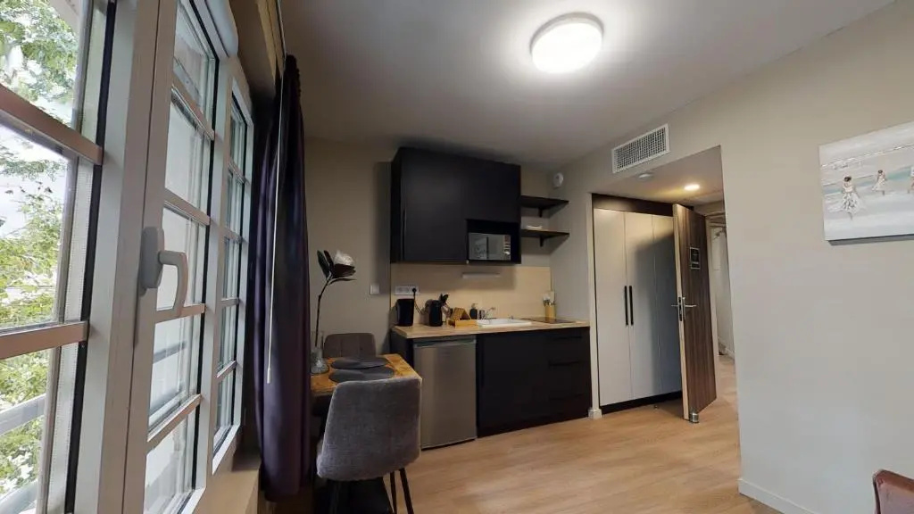Deluxe Studio