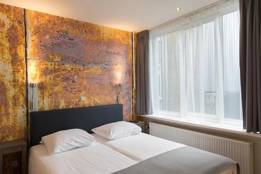 (1)Superior Double room (full double bed) (bed type is subject to availability) at Thon Hotel Rotterdam in Rotterdam