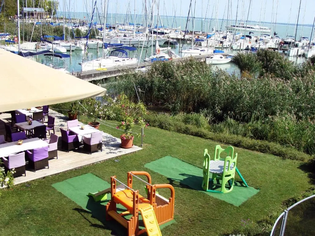 Hotel Golden Lake Resort - Chambres