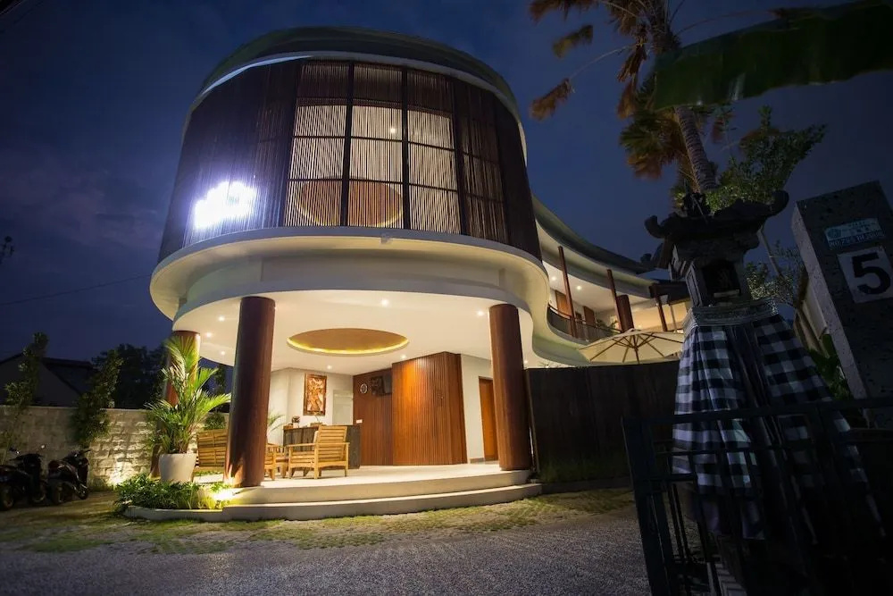 Curve House Umalas
