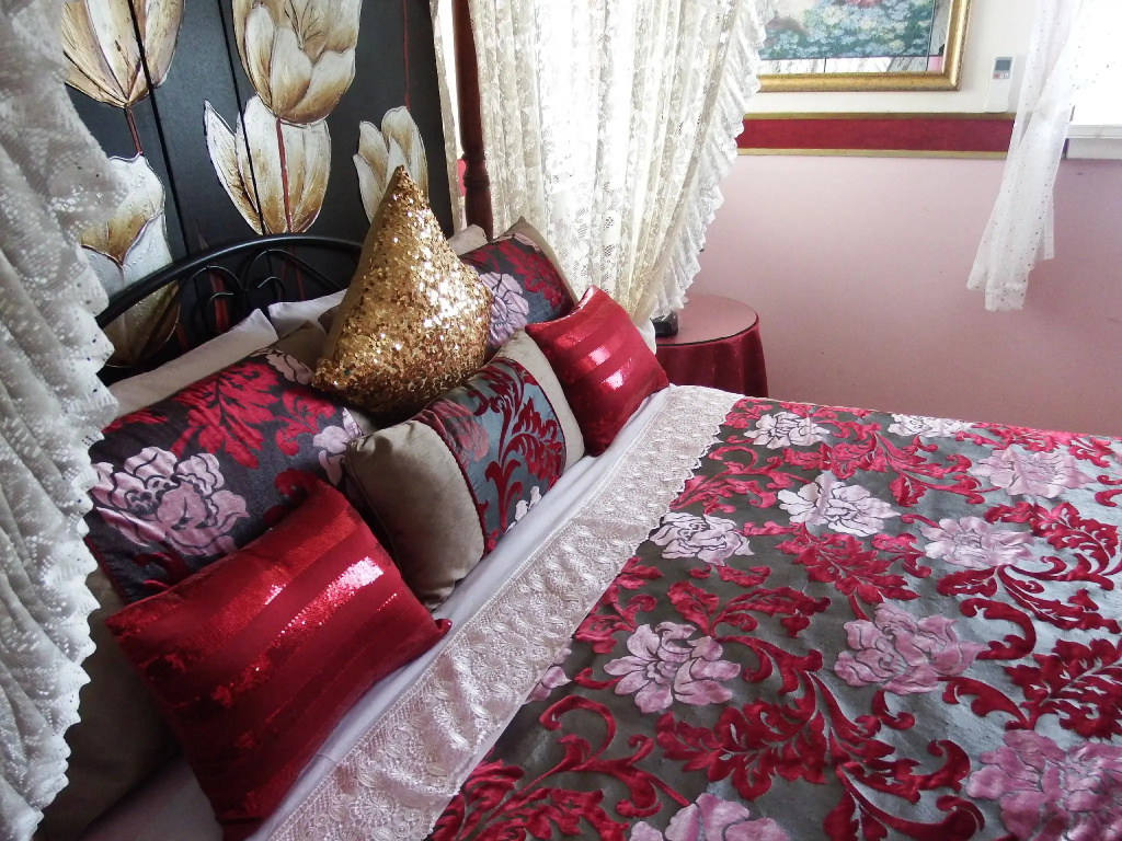 Double Suite full double bed